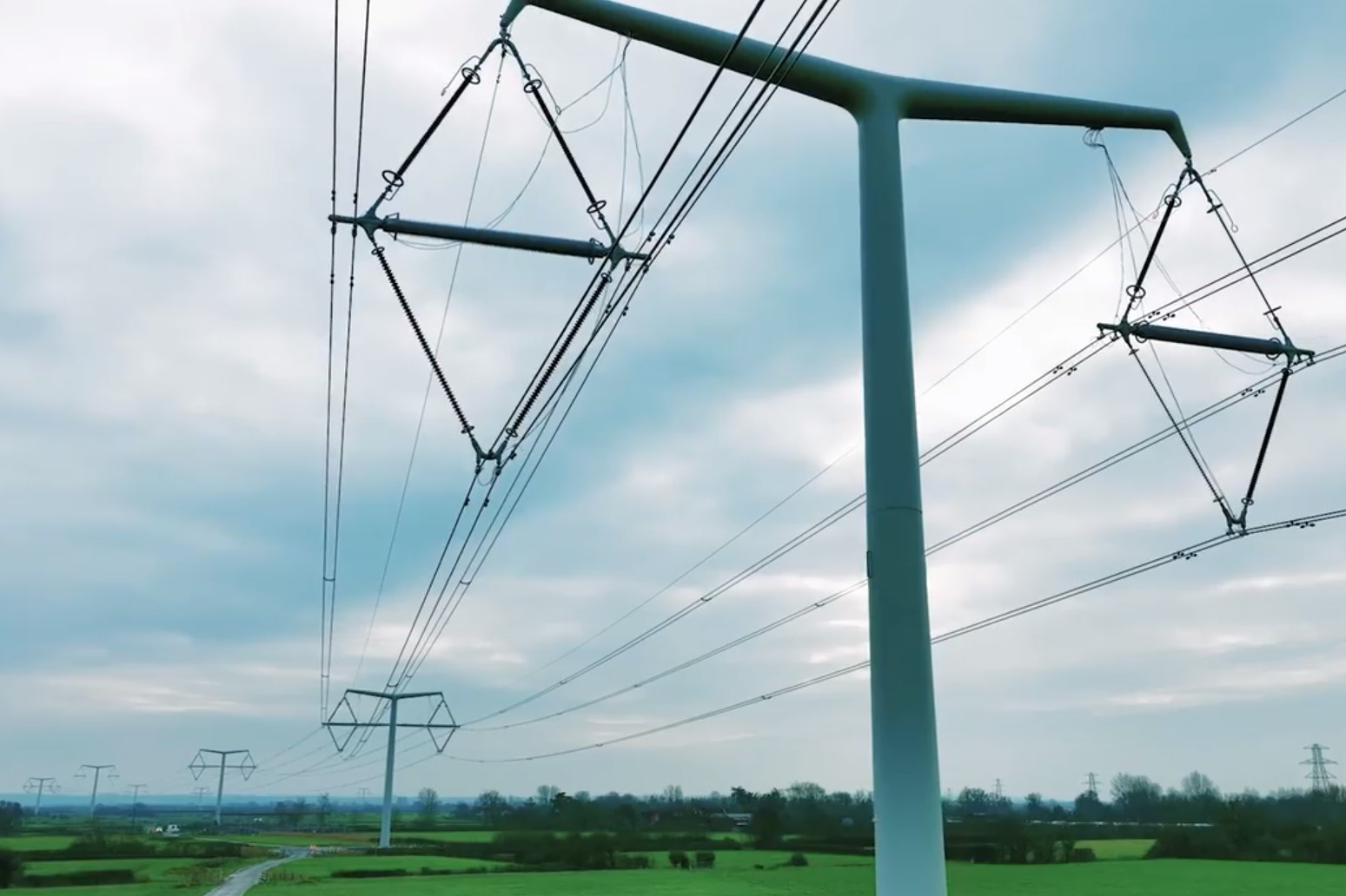 t-pylons-conductor-cables-stringing-2.jpg
